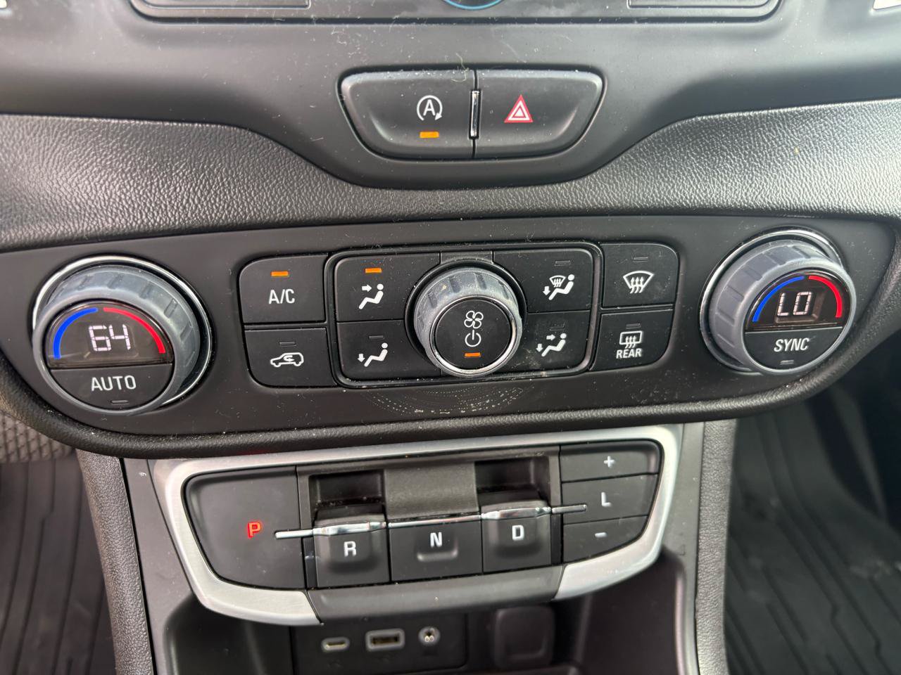 Used 2024 GMC Terrain SLE w/ Driver Convenience Package FWD image 25