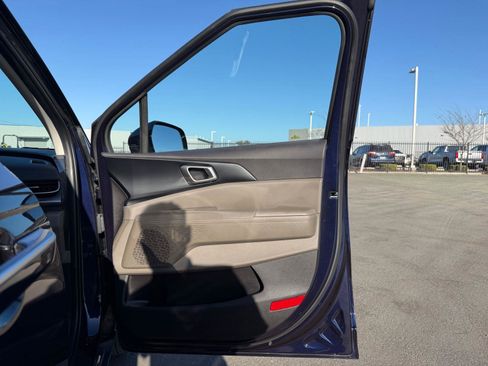 Used 2025 Kia Carnival image 15