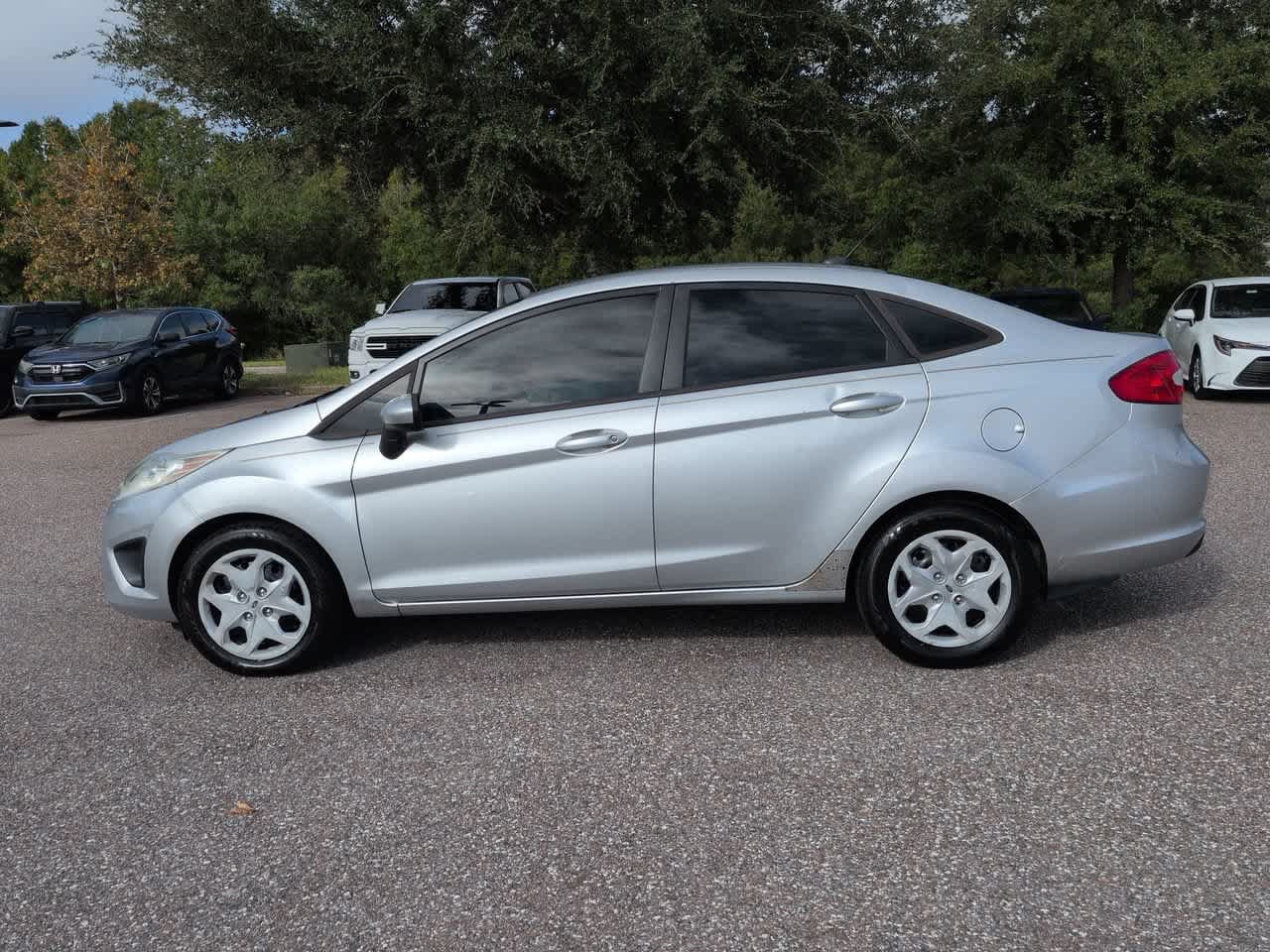 Used 2013 Ford Fiesta S FWD image 3