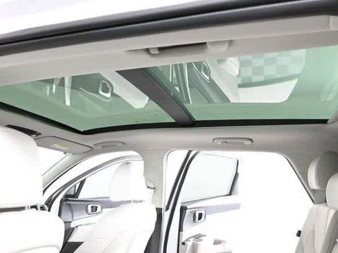 Used 2025 Kia Sorento S w/ Panoramic Sunroof Package image 7