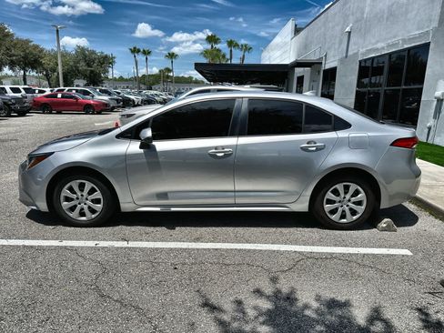 Used 2020 Toyota Corolla LE FWD image 5