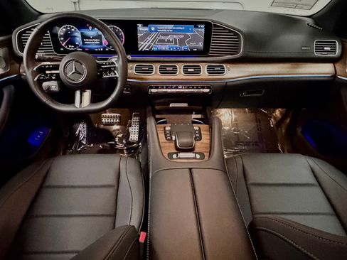 Used 2025 Mercedes-Benz GLS 450 4MATIC image 36