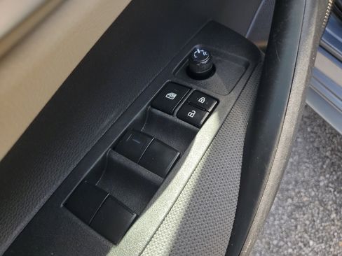 Used 2021 Toyota Corolla LE image 17