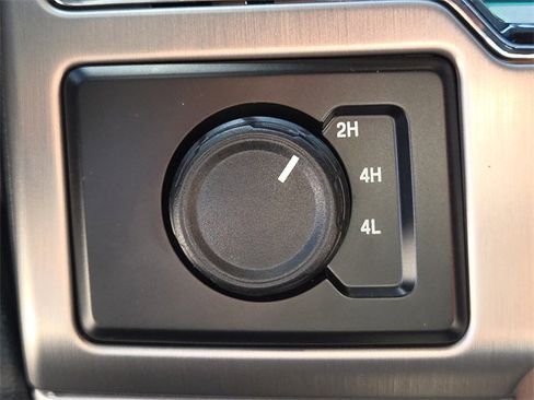 Certified 2022 Ford F450 Platinum w/ FX4 Off-Road Package image 23