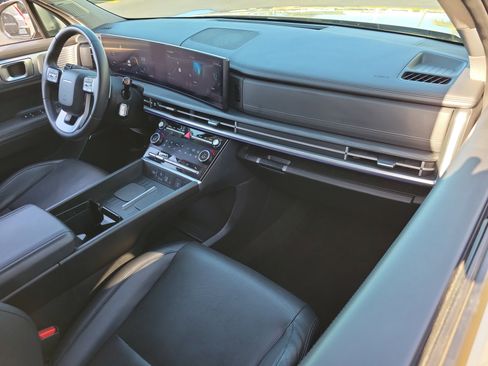 Used 2024 Hyundai Santa Fe Limited image 12