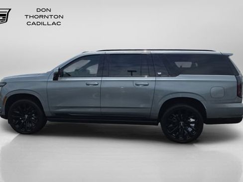 Used 2025 Cadillac Escalade ESV Sport Platinum w/ LPO, ONYX Package AWD/4WD image 2