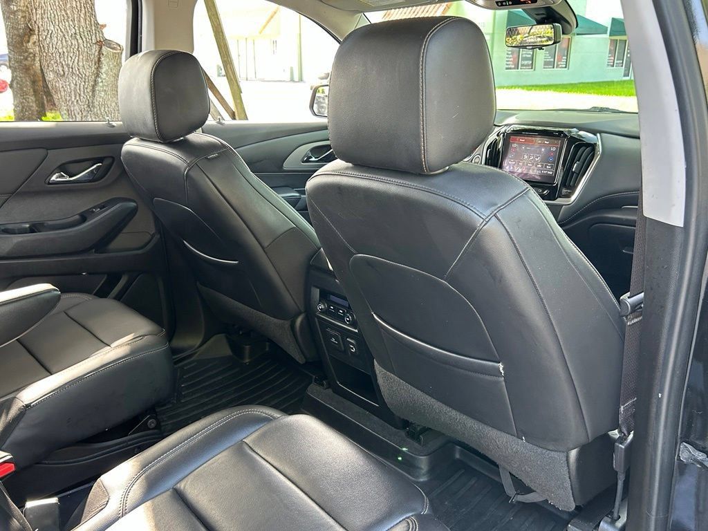 Used 2021 Chevrolet Traverse RS FWD image 43