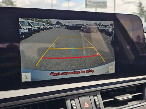 Used 2025 Lexus ES 300h w/ Premium Package FWD image 29