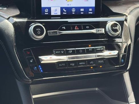 Certified 2022 Ford Explorer Platinum w/ Technology Package AWD/4WD image 15