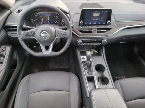 Used 2025 Nissan Altima 2.5 SV FWD image 28
