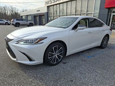 Used 2024 Lexus ES 250 w/ Premium Package image 3
