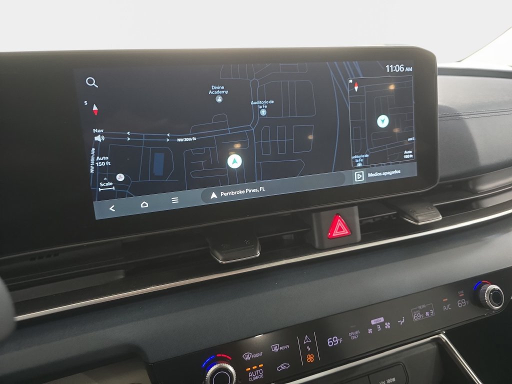 Used 2025 Kia Carnival EX FWD image 15