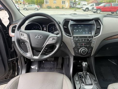 Used 2017 Hyundai Santa Fe AWD image 18