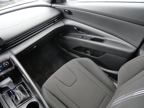 Certified 2025 Hyundai Elantra Sport image 11