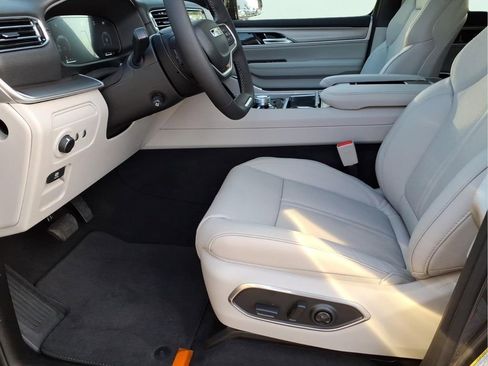 New 2026 Jeep Grand Wagoneer 4WD image 16