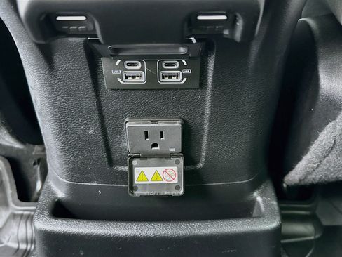 Used 2023 Jeep Wrangler Unlimited Sahara AWD/4WD image 16