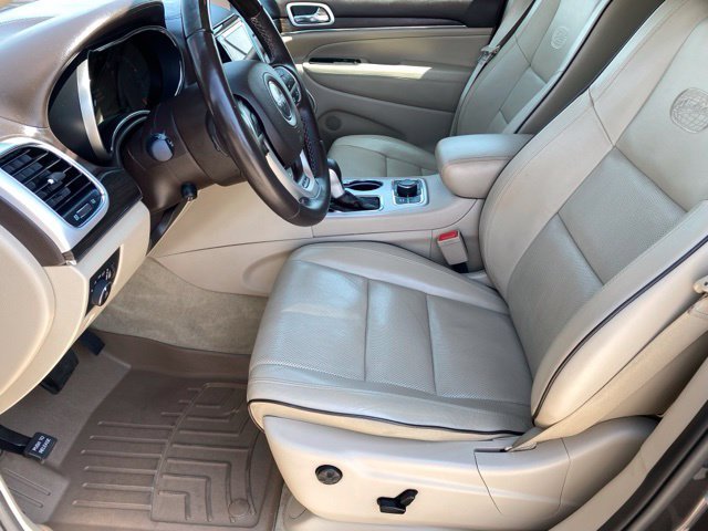 Used 2020 Jeep Grand Cherokee Overland w/ Interior Metal Package AWD/4WD image 10