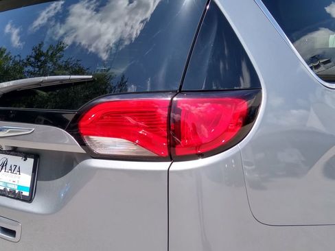Certified 2019 Chrysler Pacifica Touring-L Plus w/ Advanced Safetytec Group FWD image 8