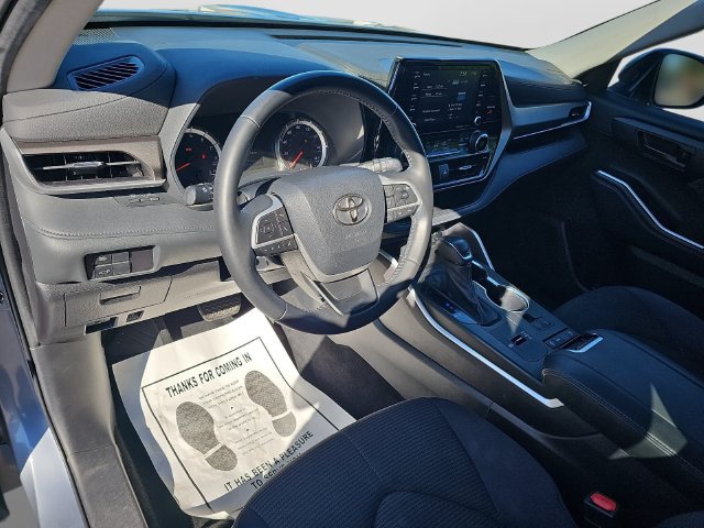 Used 2022 Toyota Highlander LE FWD image 19