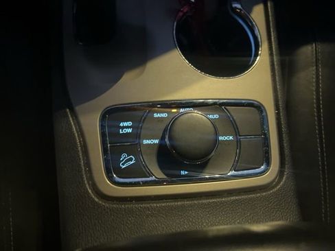 Used 2014 Jeep Grand Cherokee Limited image 11