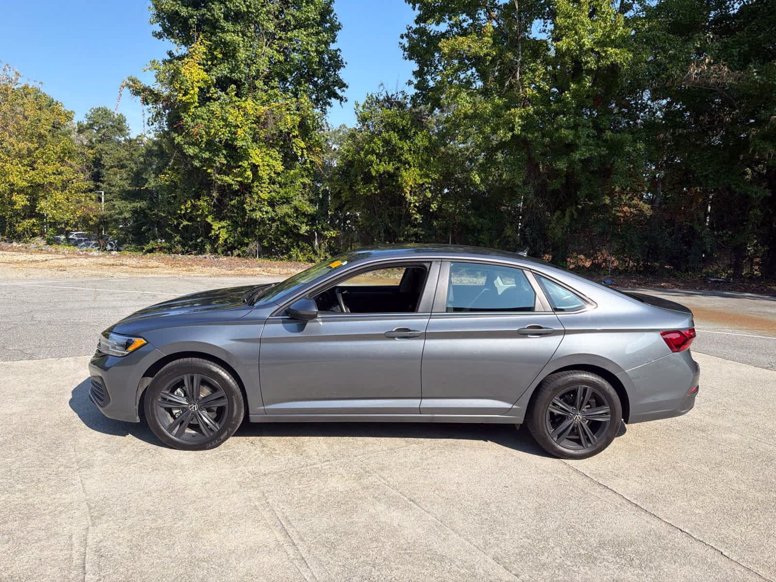 Used 2024 Volkswagen Jetta SE w/ Black Wheel Package FWD image 7