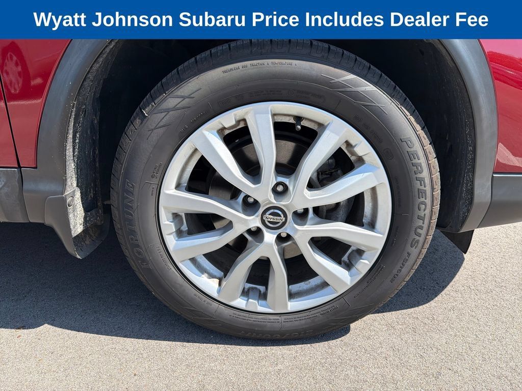 Used 2020 Nissan Rogue Sport SV FWD image 12