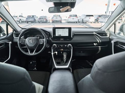 Used 2025 Toyota RAV4 XLE w/ Weather Package image 19