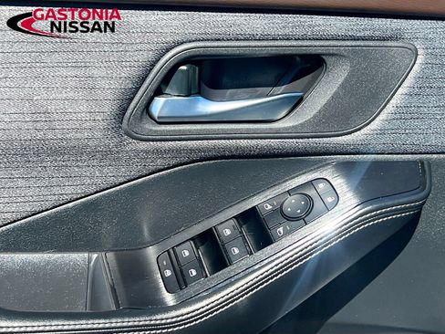 Used 2023 Nissan Rogue SV FWD image 22