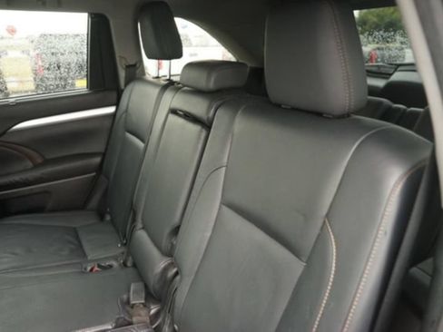 Used 2015 Toyota Highlander XLE FWD image 14