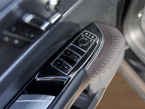 Certified 2024 Cadillac Lyriq Luxury image 20