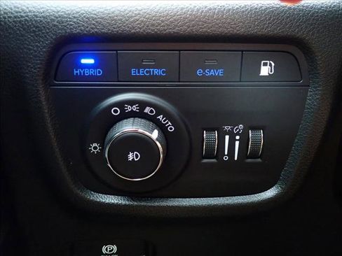 Used 2022 Jeep Grand Cherokee Limited 4xe w/ Luxury Tech Group II image 26