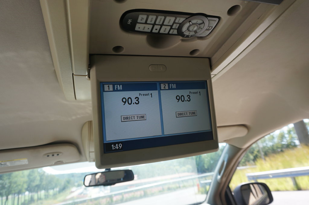 Used 2012 Chrysler Town & Country Touring w/ Entertainment Group #1 FWD image 12