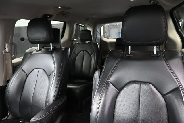 Used 2017 Chrysler Pacifica Touring-L Plus FWD image 15