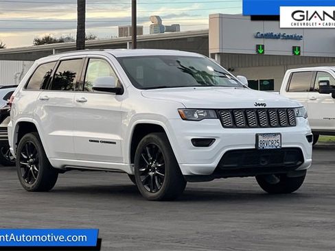 Used 2020 Jeep Grand Cherokee Altitude image 1