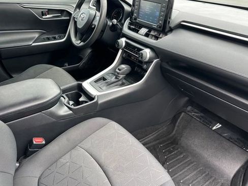 Certified 2021 Toyota RAV4 XLE w/ Convenience Package FWD image 20