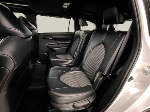 Used 2022 Toyota Highlander XSE image 19