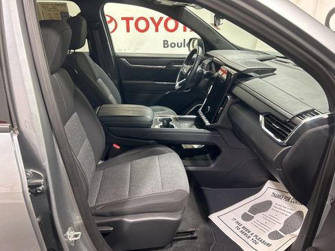 Used 2025 GMC Acadia Elevation image 12