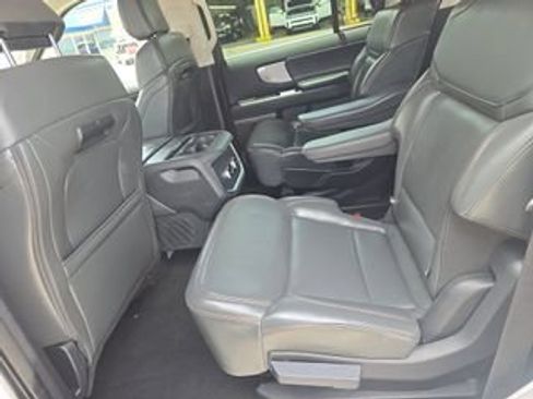 Used 2025 Ford Expedition Active AWD/4WD image 10