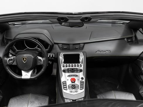 Used 2015 Lamborghini Aventador LP 700-4 image 10