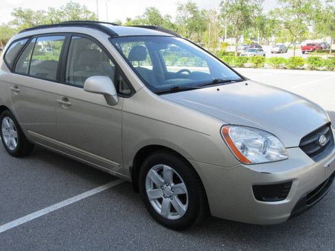 Used 2008 Kia Rondo LX FWD image 7