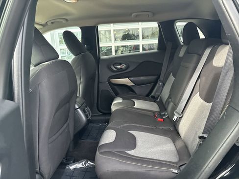 Certified 2018 Jeep Cherokee Latitude image 6