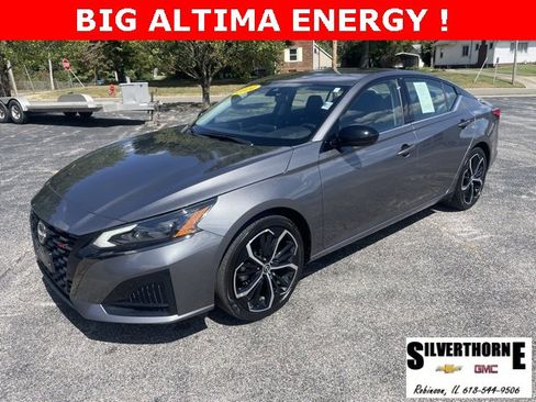 Used 2024 Nissan Altima 2.5 SR image 1
