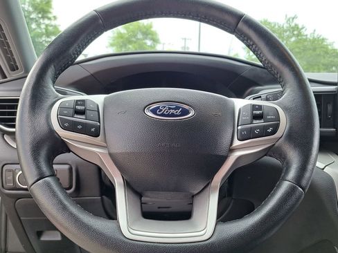 Used 2023 Ford Explorer XLT w/ Equipment Group 202A image 9