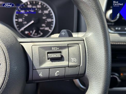 Used 2024 Nissan Rogue S FWD image 19