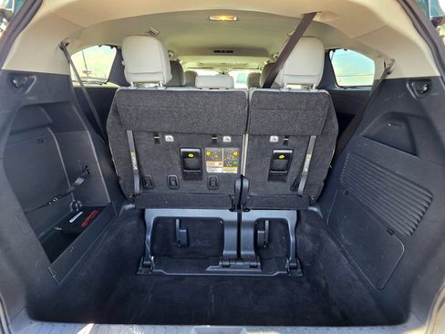 Used 2026 Toyota Sienna XLE FWD image 8
