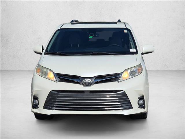 Used 2018 Toyota Sienna XLE w/ Carpet Mat Package AWD/4WD image 2