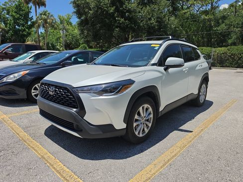 Used 2022 Toyota Corolla Cross LE w/ Moonroof Package FWD image 7