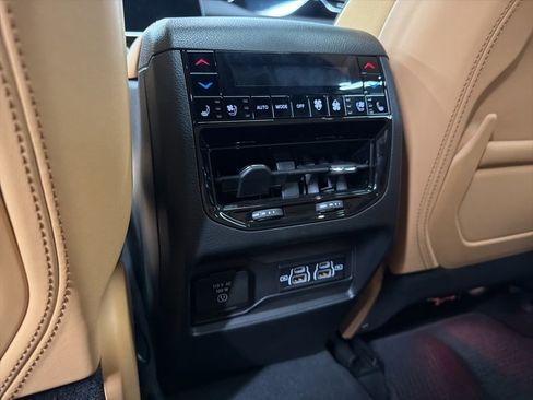 Used 2023 Jeep Grand Cherokee Summit AWD/4WD image 12