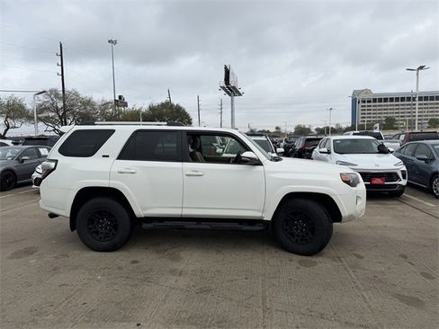 Used 2023 Toyota 4Runner SR5 Premium w/ Moonroof Package image 4