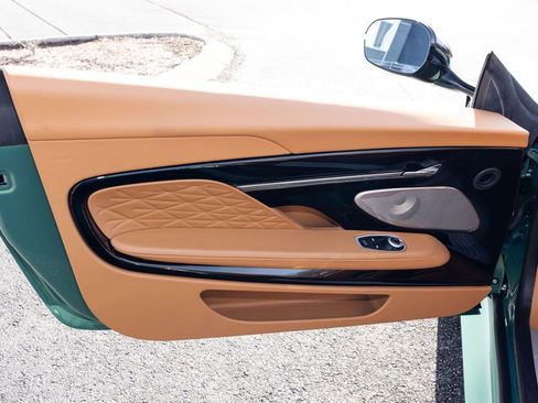 Used 2025 Aston Martin DB12 Volante image 25